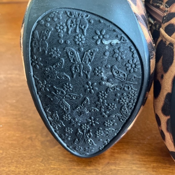 NWOT Charlotte Russe cheetah print zip bootie heels - Picture 5 of 13
